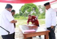 Bupati Kutai Kartanegara (Kukar) Edi Damansyah melantik Penjabat (Pj) Kepala Desa (Kades) Long Beleh Modang Jeky Iskandar demi memastikan supaya kegiatan pemerintah, pembangunan dan pelayanan di desa tak terhenti.