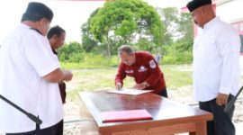 Bupati Kutai Kartanegara (Kukar) Edi Damansyah melantik Penjabat (Pj) Kepala Desa (Kades) Long Beleh Modang Jeky Iskandar demi memastikan supaya kegiatan pemerintah, pembangunan dan pelayanan di desa tak terhenti.