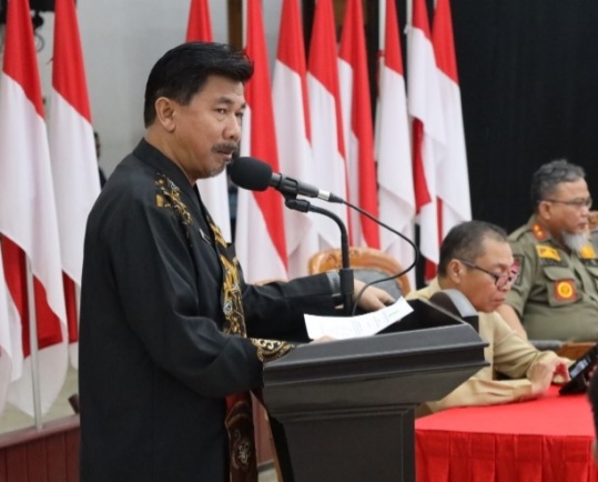 Sekretaris Daerah (Sekda) Kabupaten Kutai Kartanegara (Kukar) H Sunggono hadir menyaksikan serah terima jabatan (Sertijab) Kepala Satuan Polisi Pamong Praja (Kasatpol PP) Kukar yang diselenggarakan di Ruang Serbaguna Kantor Bupati Kukar, Kamis (21/3/2024).