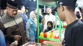 Festival Ramadhan IV tingkat Kelurahan Maluhu 1445 H/2024 M telah dibuka Bupati Kukar Edi Damansyah di halaman Masjid Al Musyawaroh Maluhu, Jumat malam (22/3/2024).