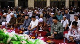Ruang utama Masjid Agung Sultan Adji Muhammad Sulaiman dipenuhi Jamaah muslimin/muslimat kota raja Tenggarong yang menghadiri malam Nuzulul Qur’an 17 Ramadhan 1445 hijriah.