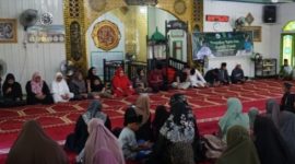 Maslianawati Edi Damansyah sebagai Ketua Tim Penggerak Pemberdayaan Kesejahteraan Keluarga (PKK) Kabupaten Kutai Kartanegara sekaligus pembina majelis taklim Ahlus-Sunnah wal-Jama’ah atau yang dikenal dengan Aswaja Kukar ikut hadir dalam acara pengajian Rutin dirangkai kegiatan Aswaja peduli, Sabtu (16/3/24)