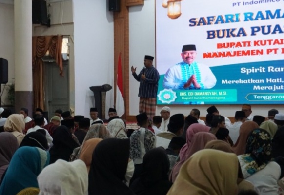 Bupati Kutai Kartanegara (Kukar) Edi Damansyah dan Manajemen PT Indominco Mandiri menggelar buka puasa bersama dengan jajaran Ketua RT Kecamatan Tenggarong, serta menyerahkan bantuan maupun santunan untuk anak-anak panti Asuhan se Kecamatan Tenggarong, Minggu (24/3/24).