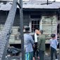 Korban kebakaran di Kelurahan Timbau, Kecamatan Tenggarong dikunjungi oleh Wakil Bupati Kutai Kartanegara (Kukar), Rendi Solihin, Rabu (20/3/2024).