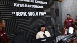 Bupati Kutai Kartanegara Edi Damansyah telah melantik 3 orang Dewan Pengawas Lembaga Penyiaran Publik Lokal Radio Pemerintah Kabupaten Kutai Kartanegara atau dikenal dengan RPK Periode 2024 – 2029.