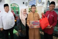 Majelis Taklim Ahlus-Sunnah wal-Jama’ah (Aswaja) Kutai Kartanegara (Kukar) meneruskan kegiatan sosialnya di bulan Ramadhan 1445 H, kunjungan kali ini berlokasi di Masjid Nurul Jannah Sungai Merdeka Kecamatan Samboja Barat, Minggu (24/3/24).