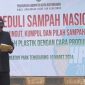 Hari Peduli Sampah Nasional (HPSN) Asisten II Bidang Ekonomi dan Pembangunan Pemerintah Kutai Kartanegara Ahyani Fadianur lakukan Aksi Pungut, Kumpul serta Pilah Sampah untuk pengelolaan sampah.