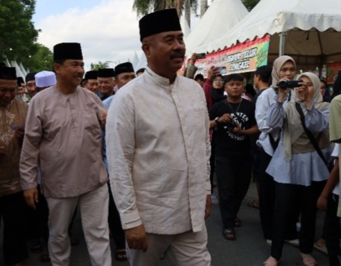 Bupati Kutai Kartanegara (Kukar) Edi Damansyah, membuka Lorong Pasar Ramadhan sebagai pusat jajanan kuliner Ramadhan Tenggarong pada Selasa sore (12/3/2024).