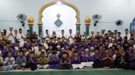 Kehadiran Wakil Bupati Kutai Kartanegara (Kukar) H. Rendi Solihin disambut ratusan santriwan dan santriwati Ponpes Darussalamah L2, Manunggal Jaya, Kecamatan Tenggarong Seberang.