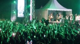 Penutupan Festival Pesta Laut Pesisir Nusantara 2024 di Samboja dimeriahkan Band Guyon Waton dari Yogyakarta