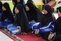 Rombongan Persatuan Ikatan Istri Sarjana Ekonomi Indonesia (PIISEI) Cabang Kukar melaksanakan kegiatan peduli sosial berbagi kebahagiaan dengan memberikan bahan pokok berupa sembako di Ponpes Daarurrahman pada hari Kamis (21/3/2024).