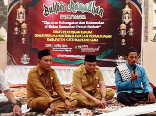Dinas Pekerjaan Umum (DPU) dan Dinas Perumahan dan Kawasan Permukiman (Perkim) Kabupaten Kutai Kartategara (Kukar), mengadakan Buka Puasa Bersama (Bukber) Ramadhan 1445 H yang diselenggarakan di kantor DPU Kukar, Senin (1/4/2024).