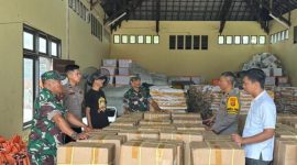 Kabag Ops Polres Kukar dan Forkopimda lakukan pemeriksaan kegiatan pelipatan surat suara dan sortir di Kantor Komisi Pemilihan Umum (KPU) Kukar, pada Jumat (1/11/2024).