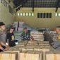 Kabag Ops Polres Kukar dan Forkopimda lakukan pemeriksaan kegiatan pelipatan surat suara dan sortir di Kantor Komisi Pemilihan Umum (KPU) Kukar, pada Jumat (1/11/2024).
