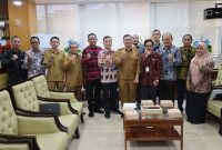 Tim Program Peningkatan Penggunaan Produk Dalam Negeri (P3DN) Kabupaten Paser melakukan kunjungan kerja di Pemerintah Kabupaten (Pemkab) Kutai Kartanegara (Kukar) Untuk Studi Tiru Program Kredit Kukar, Selasa (12/11/2024).