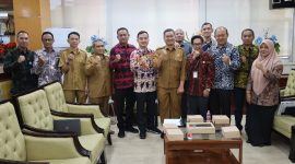 Tim Program Peningkatan Penggunaan Produk Dalam Negeri (P3DN) Kabupaten Paser melakukan kunjungan kerja di Pemerintah Kabupaten (Pemkab) Kutai Kartanegara (Kukar) Untuk Studi Tiru Program Kredit Kukar, Selasa (12/11/2024).