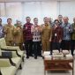 Tim Program Peningkatan Penggunaan Produk Dalam Negeri (P3DN) Kabupaten Paser melakukan kunjungan kerja di Pemerintah Kabupaten (Pemkab) Kutai Kartanegara (Kukar) Untuk Studi Tiru Program Kredit Kukar, Selasa (12/11/2024).