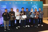 Kabupaten Kutai Kartanegara (Kukar) menerima Penghargaan terbaik I Championship Tim Percepatan dan Perluasan Digitalisasi Daerah (TP2DD) 2024 Wilayah Kalimantan di Dyandra Convention Center Surabaya, Kamis (7/11).