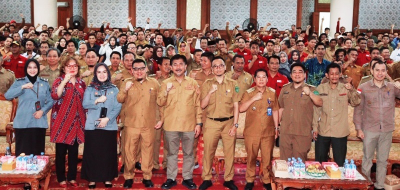 Sekretaris Daerah (Sekda) Kabupaten Kutai Kartanegara (Kukar) Sunggono hadiri Evaluasi Perkembangan Desa se Kukar yang dilakukan oleh Dinas Pemberdayaan Masyarakat Desa (PMD) Kabupaten Kukar Gedung Putri Karang Melenu (PMK) Desa Teluk Dalam, Tenggarong Seberang, Selasa (12/11/2024).