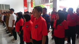 Para peserta Training Camp (TC) Mandiri delegasi Porprov Korpri Kabupaten Kutai Kartanegara di Halaman Kantor Dinas Kepemudaan dan Olahraga Kutai Kartanegara, Senin (18/11/24).