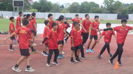 Ket. Foto: Para Atlet Akademi DBON Saat Berlatih di Gor Kadrie Oening (Foto: Dok. Dispora Kaltim).