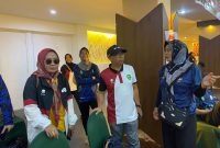Ket. Foto: Plh Kepala Dispora Kaltim, Sri Wahyuni dan Kepala Bidang Peningkatan Prestasi Olahraga Dispora Kaltim, Rasman Rading Saat Memantau Pertandingan Pencak Silat di Ajang Pra Popnas (Foto: Dok. Dispora Kaltim)

