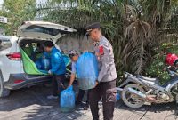 Dinas Kelautan dan Perikanan (DKP) Kutai Kartanegara (Kukar) melepaskan bibit ikan puyu sebanyak 45 ribu di Danau Kenohan, Desa Muara Wis, Kecamatan Muara Wis, pada Jumat (8/11/2024).
