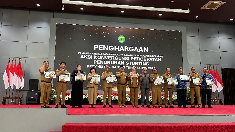 Pemerintah Kabupaten (Pemkab) Kutai Kartanegara (Kukar) raih juara Terbaik 1 dalam Penilaian Kinerja Aksi Konvergensi Percepatan Penurunan Stunting se-Kalimantan Timur, di Samarinda, pada Senin (18/11/24).