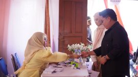 Wakil Bupati (Wabup) Kutai Kartanegara (Kukar) yakni H Rendi Solihin bersama keluarganya datang ke Tempat Pemungutan Suara (TPS) No. 8 Kelurahan Kuala Samboja Kecamatan Samboja, Rabu (27/11/2024).
