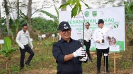 Pj Gubernur Kaltim Akmal Malik mengajak masyarakat untuk peduli dan menjaga lahan kritis pertambangan.