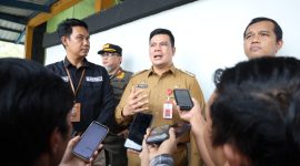Penjabat sementara (Pjs) Bupati Kutai Kartanegara (Kukar) Bambang Arwanto ketika ditanya awak media saat mendampingi Penjabat (Pj) Gubernur Kalimantan Timur (Kaltim) Akmal Malik tinjau persiapan Pilkada, Selasa (19/11).