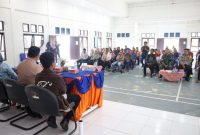 Pjs Bupati Kukar, Bambang Arwanto membuka Sosialisasi Netralitas ASN bersama Kabid Politik Dalam Negeri Badan Kesatuan Bangsa dan Politik (Kesbangpol) Rini Sulistiyowati di Kecamatan Loa Janan, Jumat (22/11/2024).