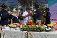 Upacara Peringatan Hari Kesehatan Nasional Ke 60 Tingkat Kabupaten Kukar dilakukan dengan pemotongan tumpeng di Lapangan Parkir RSUD AM. Parikesit, Tenggarong Seberang, Selasa ( 12/11 ).