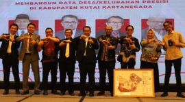 Kabupaten Kutai Kartanegara (Kukar) menerima hasil dari kegiatan pembangunan Data Desa/Kelurahan Presisi (DDP) Kabupaten Kukar yang diserahkan secara simbolis oleh Pj Gubernur Kaltim Akmal Malik