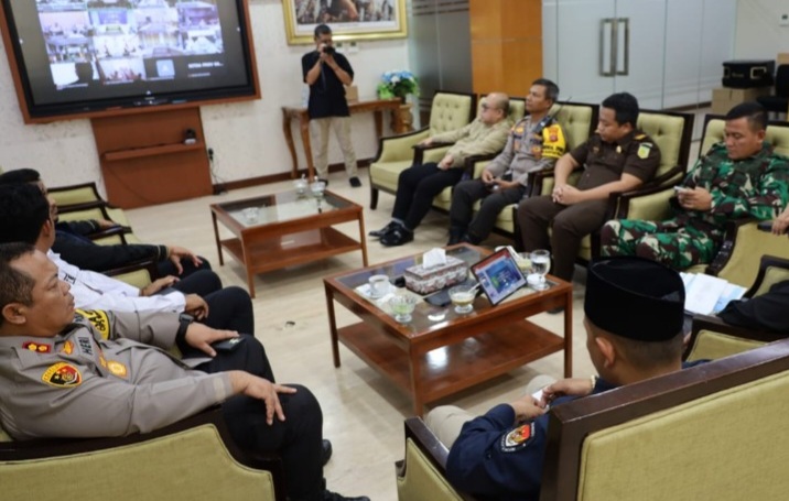 Pemkab kukar hadiri meeting virtual Pilkada 2024 bersama Pj Gubernur Akmal Malik