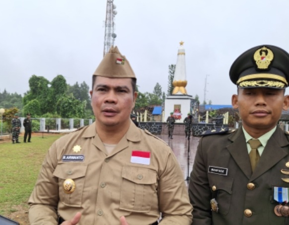 Pjs Bupati Kukar Bambang Arwanto saat menghadiri upacara peringatan Hari Pahlawan 10 November 2024