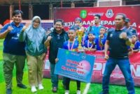 Di turnamen sepak bola usia dini U10 dan U12 Bupati Cup Kukar 2024 tersebut, SSB Tunas Muda Loa Kulu berhasil memperoleh kedua piala juara tersebut