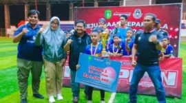 Di turnamen sepak bola usia dini U10 dan U12 Bupati Cup Kukar 2024 tersebut, SSB Tunas Muda Loa Kulu berhasil memperoleh kedua piala juara tersebut