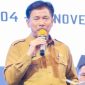 Sunggono selaku Sekda Kabupaten Kutai Kartanegara (Kukar) secara simbolis memberikan smartphone kepada Kader Pembantu Pembina Keluarga Berencana Desa (PPKBD) dan Sub-PPKBD di seluruh wilayah Kukar.