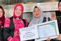 Kader Asman Toga Desa Muara Enggelam Kecamatan Muara Wis raih peringkat 3 Pemanfaatan Tanaman Obat Keluarga (TOGA) dan Akupresur Tingkat Provinsi Kalimantan Timur (Kaltim) di halaman Kantor Gubernur Kaltim, Selasa (12/11/2024).