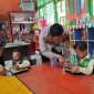 Polsek Loa Kulu dukung Program Asta Cita Presiden Prabowo-Gibran Menuju Indonesia Emas 2045 dengan berikan 85 paket makanan bergizi di TK ABA Loa Kulu, pada Senin (4/11/2024).