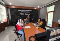 Melalui siaran Radio RPK, Iptu Maryono selaku Kasihumas Polres Kukar menghimbau masyarakat agar bijak dalam bermedia sosial untuk sukseskan Pilkada 2024.