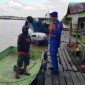 Satuan Polisi Air dan Udara (Polairud) Polres Kutai Kartanegara sambangi wilayah pesisir untuk menjaga keamanan dan ketertiban masyarakat (Kamtibmas) di Kecamatan Anggana, Kutai pada Selasa (5/11/2024).