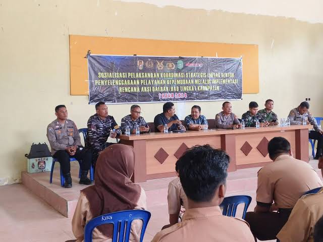Polsek Sangasanga dan Dispora Kukar gelar Sosialisasi Persiapan Penerimaan TNI-Polri di SMAN 1 Sangasanga, pada Sabtu (9/11/2024) pagi. 