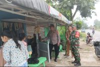 Polsek Samboja melakukan Patroli Gabungan Tiga Pilar Bersama Koramil 0906-06 Samboja dan Satpol PP di Samboja, pada Jumat (8/11/2024).