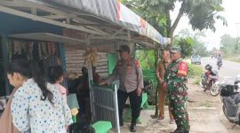 Polsek Samboja melakukan Patroli Gabungan Tiga Pilar Bersama Koramil 0906-06 Samboja dan Satpol PP di Samboja, pada Jumat (8/11/2024).