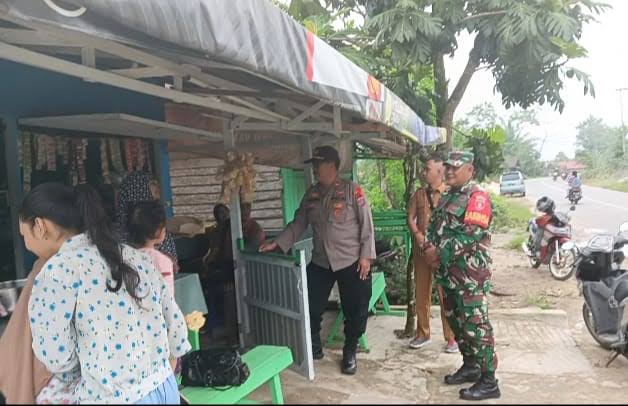 Polsek Samboja melakukan Patroli Gabungan Tiga Pilar Bersama Koramil 0906-06 Samboja dan Satpol PP di Samboja, pada Jumat (8/11/2024).