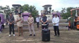 Bupati Kukar serahkan Alsintan di Balai Benih Induk Desa Rempanga, Kecamatan Loa Kulu,