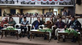 Rapat Paripurna pengesahan Anggaran Pendapatan Belanja Daerah (APBD) Kabupaten Kutai Kartanegara (Kukar) Tahun 2025 di Ruang Rapat Paripurna DPRD Kukar, Sabtu (30/11/24) malam.