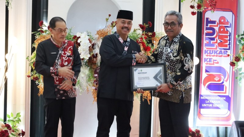 Bupati Kutai Kartanegara (Kukar) Edi Damansyah hadiri Hari Ulang Tahun (HUT) Mall Pelayanan Publik (MPP) Kukar ke 2 di gedung MPP Kompleks Perkantoran Bupati Kukar, Kamis (5/12/24).